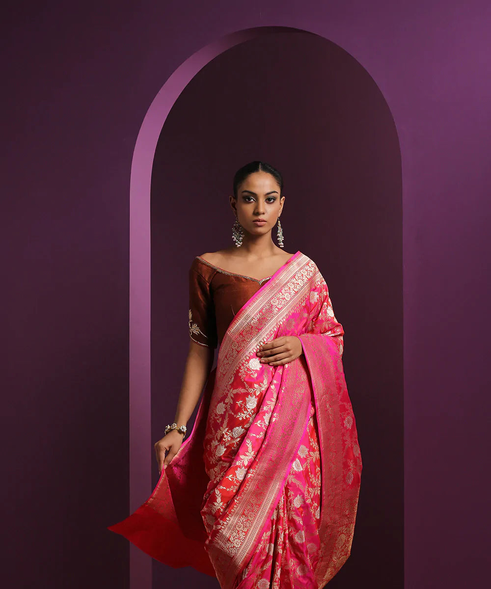 Red_And_Pink_Dual_Tone_Handloom_Pure_Katan_Silk_Banarasi_Saree_With_Sona_Rupa_Zari_Booti_WeaverStory_01