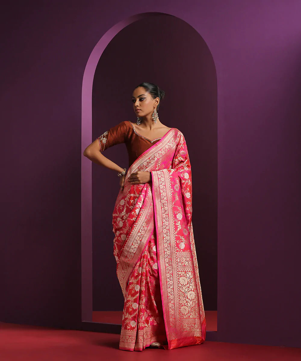 Red_And_Pink_Dual_Tone_Handloom_Pure_Katan_Silk_Banarasi_Saree_With_Sona_Rupa_Zari_Booti_WeaverStory_02