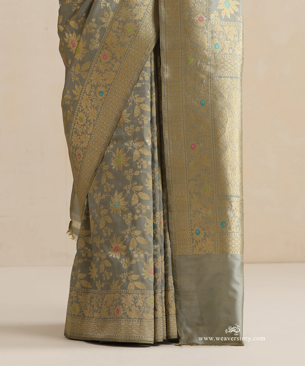 Handloom_Grey_Pure_Katan_Silk_All_Over_Kadhwa_Banarasi_Saree_With_Floral_Jaal_And_Meena_Booti_WeaverStory_04