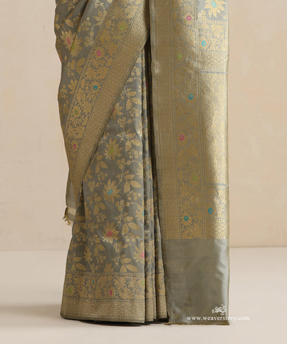 Handloom_Grey_Pure_Katan_Silk_All_Over_Kadhwa_Banarasi_Saree_With_Floral_Jaal_And_Meena_Booti_WeaverStory_04