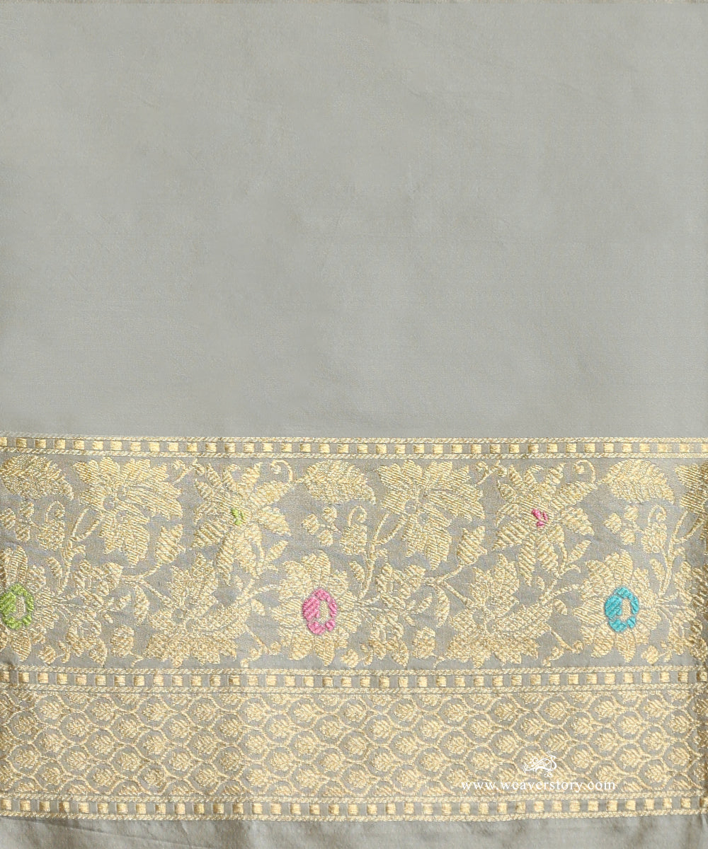 Handloom_Grey_Pure_Katan_Silk_All_Over_Kadhwa_Banarasi_Saree_With_Floral_Jaal_And_Meena_Booti_WeaverStory_05