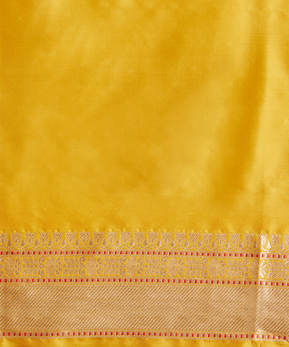 Yellow_Handloom_Pure_Katan_Silk_Kadhwa_Banarasi_Jangla_Saree_With_Silver_Zari_Meenakari_Floral_Jaal_WeaverStory_05