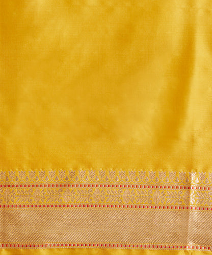 Yellow_Handloom_Pure_Katan_Silk_Kadhwa_Banarasi_Jangla_Saree_With_Silver_Zari_Meenakari_Floral_Jaal_WeaverStory_05
