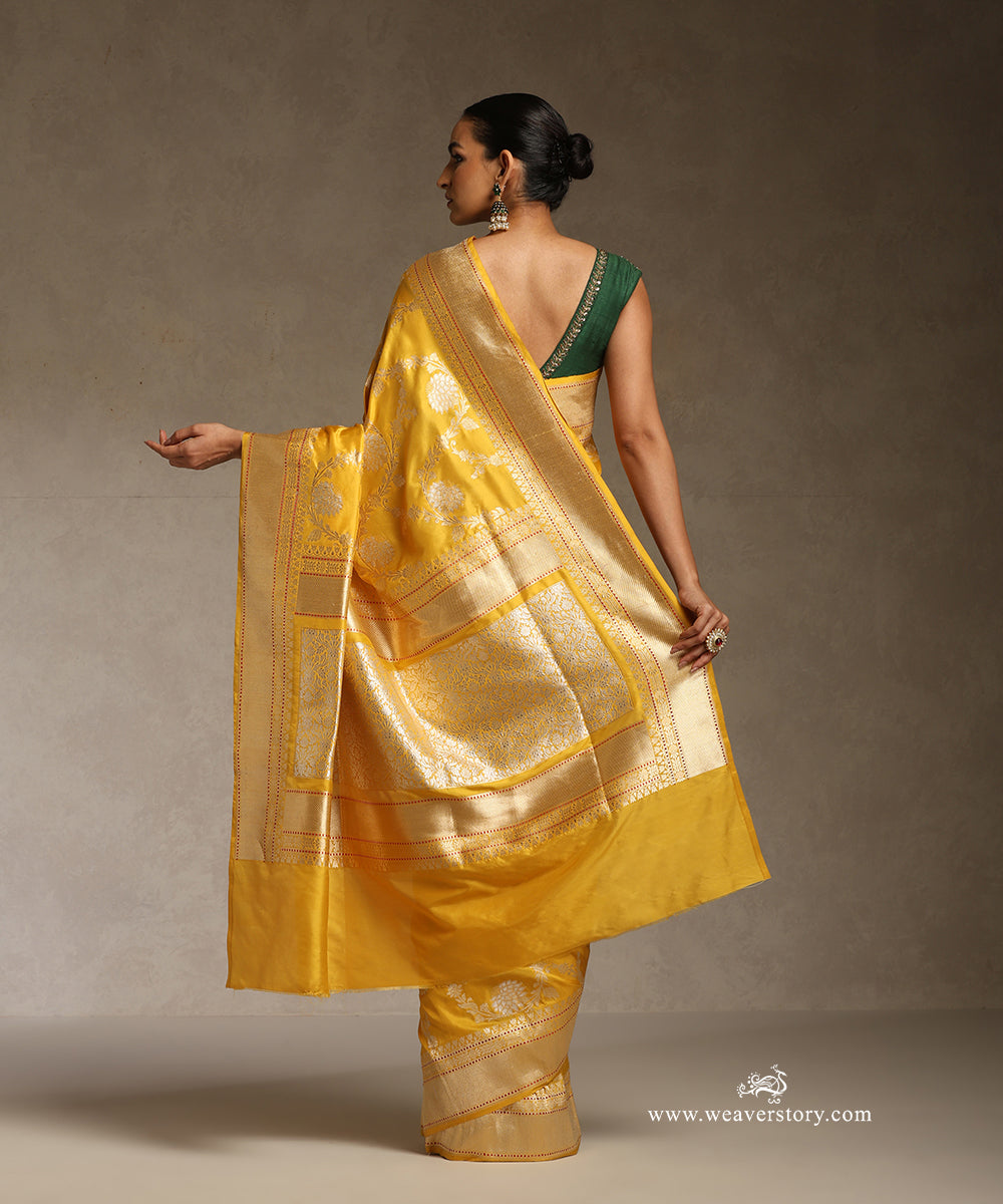 Yellow_Handloom_Pure_Katan_Silk_Kadhwa_Banarasi_Jangla_Saree_With_Silver_Zari_Meenakari_Floral_Jaal_WeaverStory_03