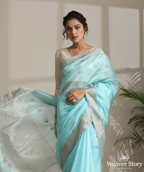 Handloom_Sky_Blue_Pure_Chanderi_Saree_With_Chand_Booti_And_Tissue_Border_WeaverStory01