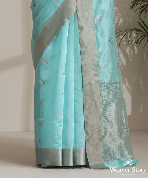 Handloom_Sky_Blue_Pure_Chanderi_Saree_With_Chand_Booti_And_Tissue_Border_WeaverStory04