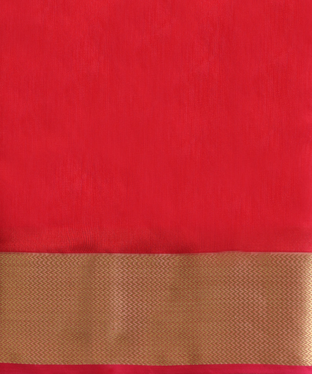 Handloom_Indian_Red_Plain_Pure_Chanderi_Silk_Saree_With_Zigzag_Nakshi_Border_WeaverStory05