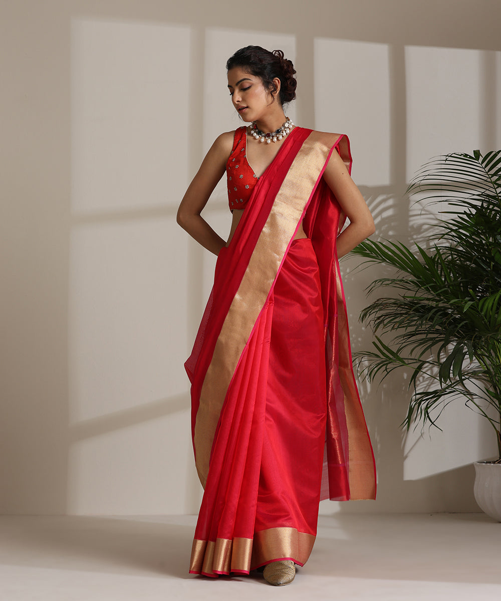 Handloom_Indian_Red_Plain_Pure_Chanderi_Silk_Saree_With_Zigzag_Nakshi_Border_WeaverStory02