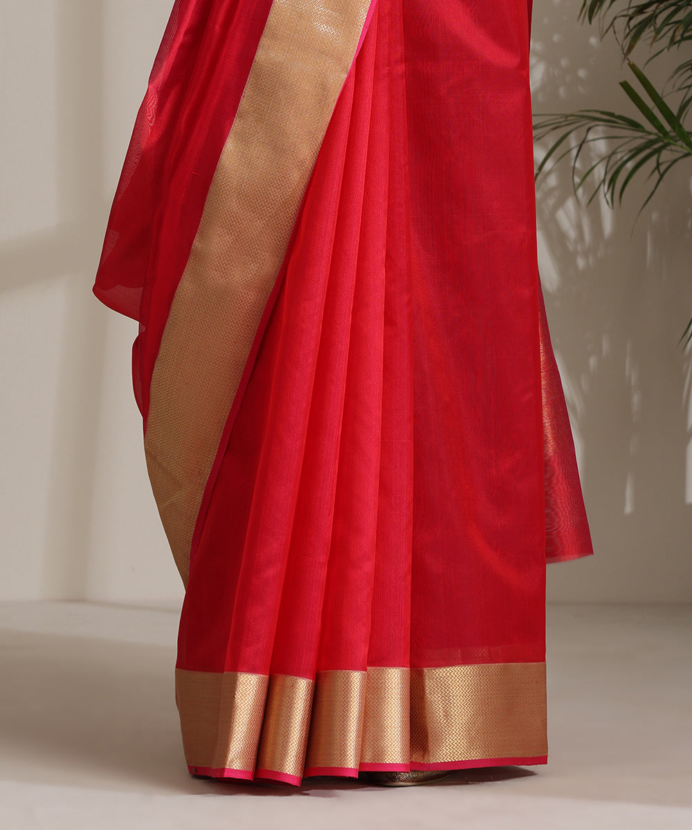 Handloom_Indian_Red_Plain_Pure_Chanderi_Silk_Saree_With_Zigzag_Nakshi_Border_WeaverStory04