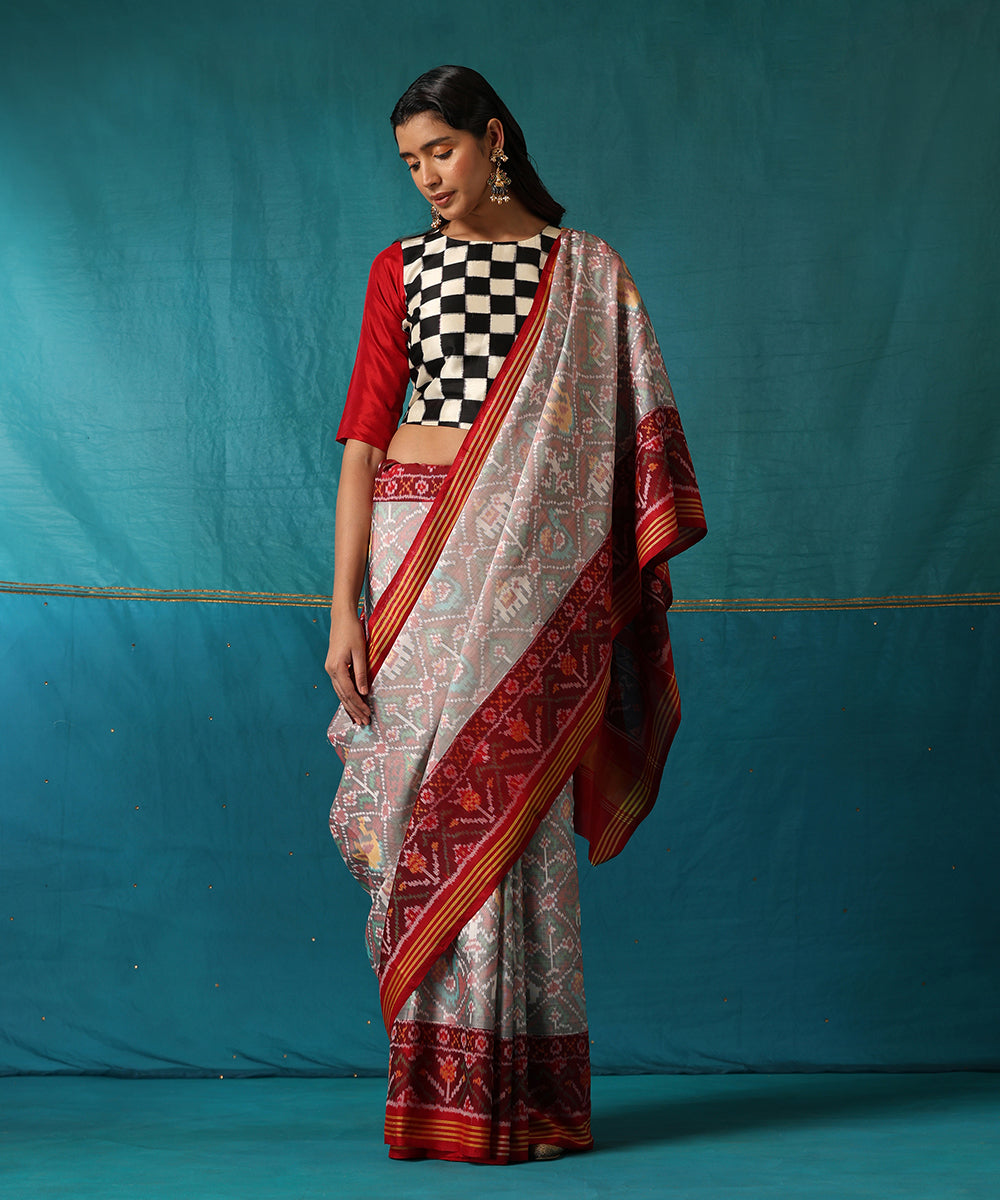 Handloom_White_Pure_Mulbery_Silk_Single_Ikat_Patola_Saree_With_Maroon_Border_WeaverStory02