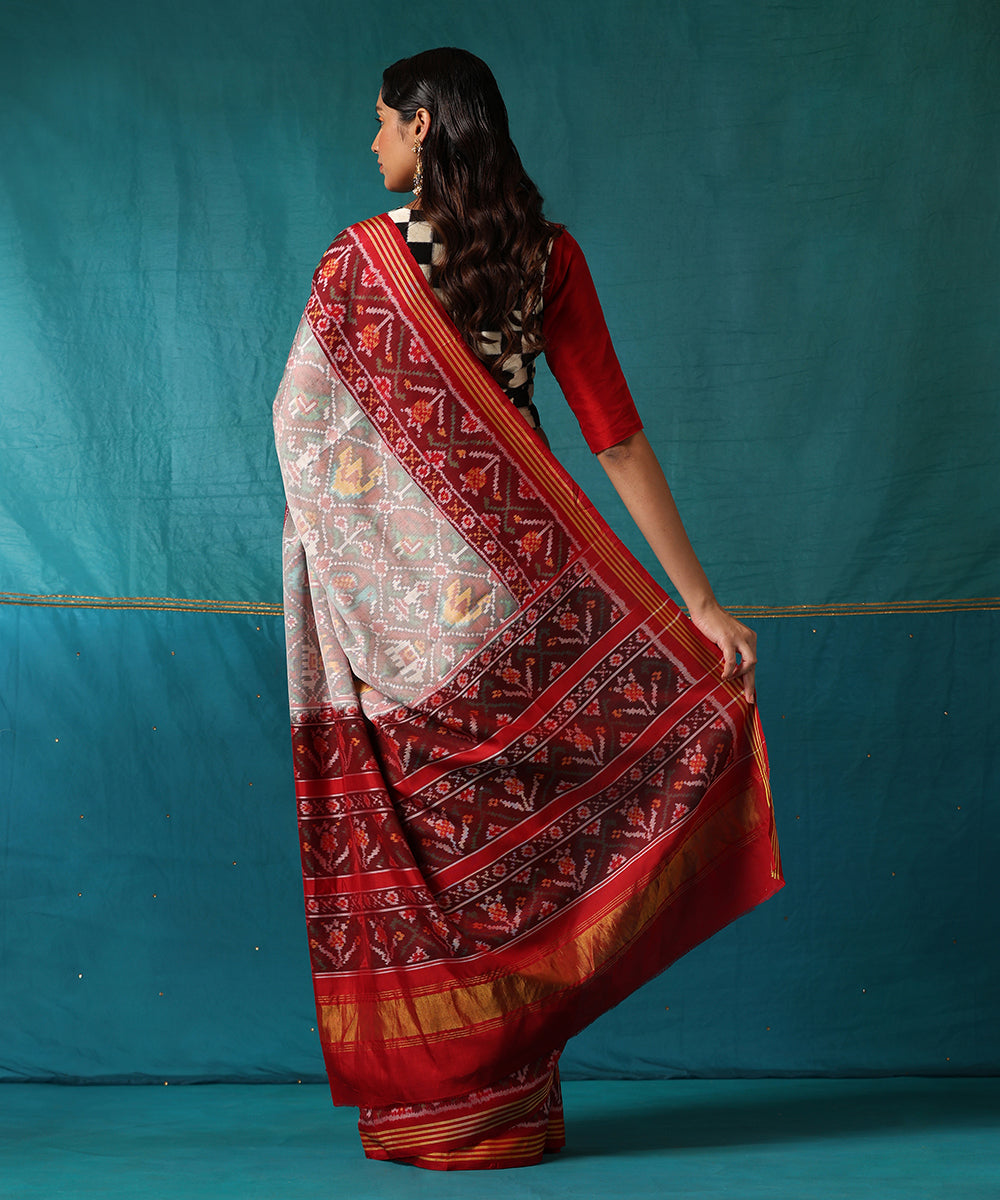 Handloom_White_Pure_Mulbery_Silk_Single_Ikat_Patola_Saree_With_Maroon_Border_WeaverStory03