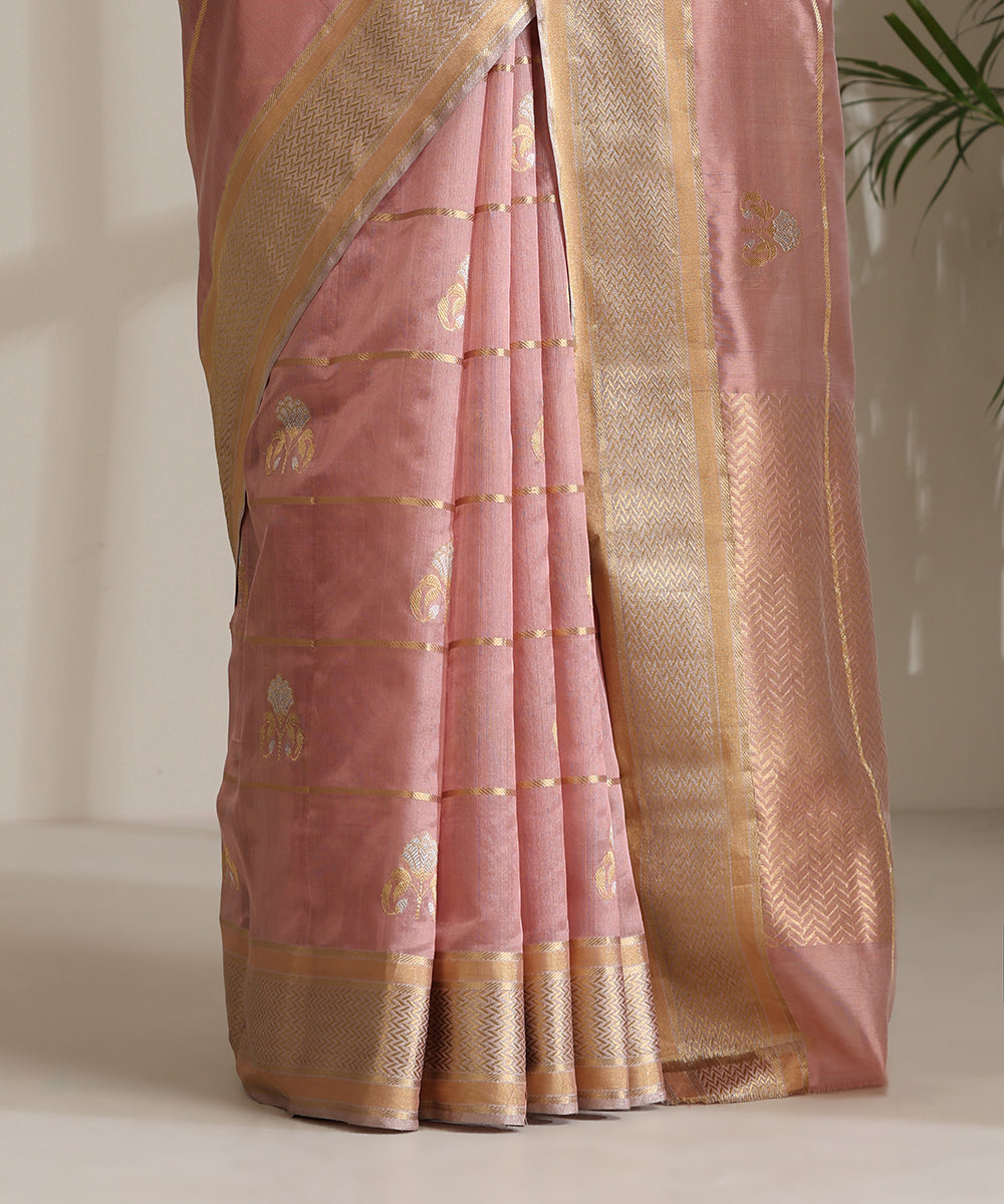 Handloom_Blush_Pink_Striped_Pure_Chanderi_Silk_Saree_With_Gold_Flower_Booti_WeaverStory04