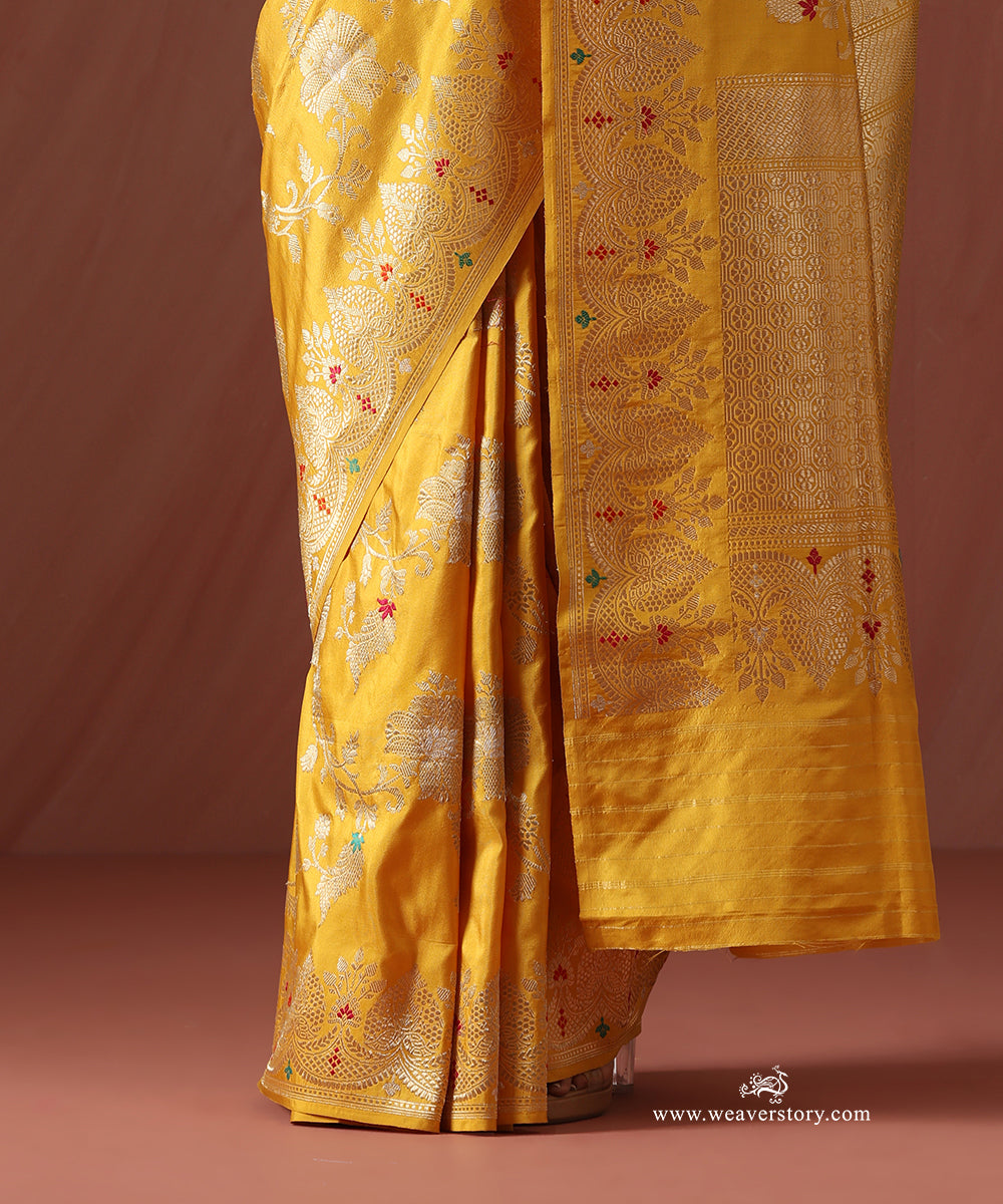 Mustard_Handloom_Pure_Katan_Silk_Banarasi_Saree_With_Kadhwa_Sona_Jaal_Meenakari_Booti_With_Border_WeaverStory_04
