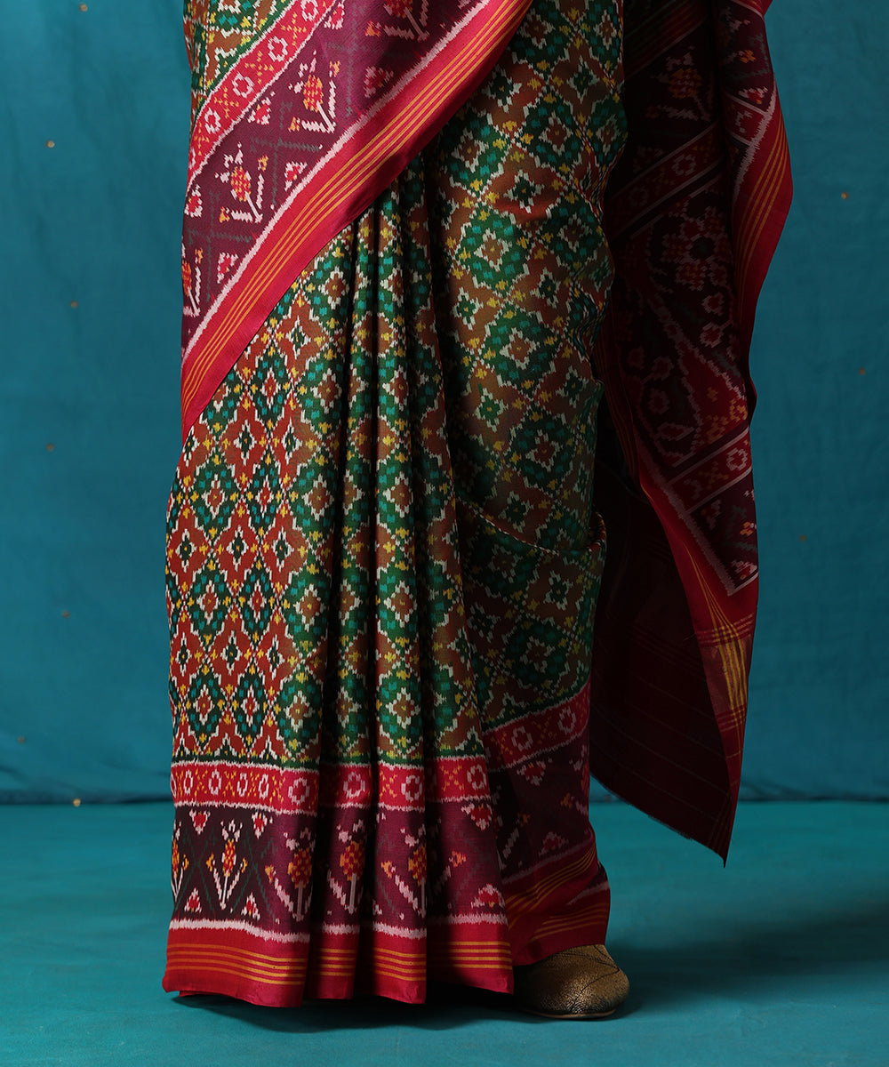 Handloom_Green_Double_Shade_Pure_Mulberry_Silk_Patola_Saree_With_Pink_Border_WeaverStory04