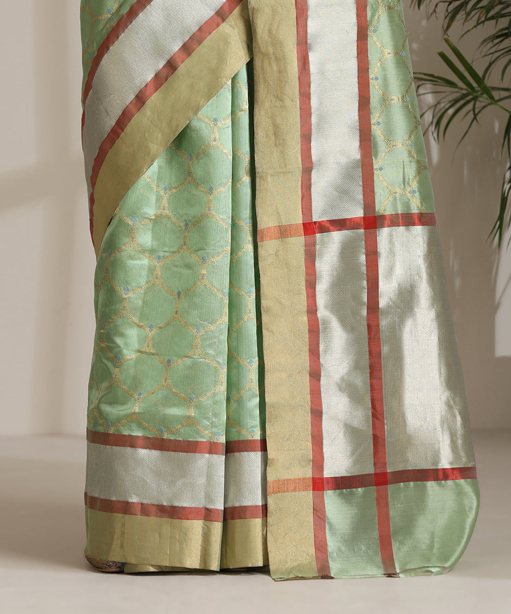 Handloom_Pastel_Pista_Green_Pure_Chanderi_Silk_Saree_With_All_Over_Gold_Kadhwa_Jaal_WeaverStory04