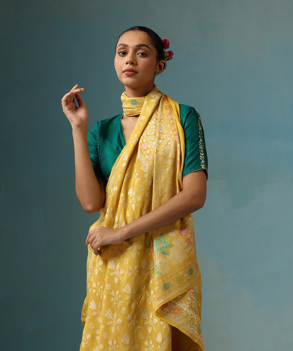 Yellow_Handloom_Pure_Tussar_Georgette_Banarasi_Saree_With_Multi_Colour_Meenakari_WeaverStory_02