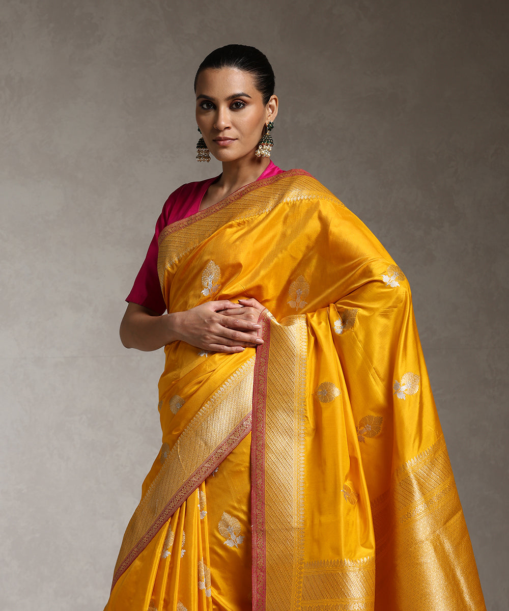 Mango_Yellow_Pure_Katan_Silk_Banarasi_Saree_With_Sona_Rupa_Kadhwa_Booti_WeaverStory_02