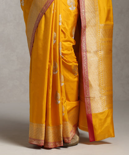 Mango_Yellow_Pure_Katan_Silk_Banarasi_Saree_With_Sona_Rupa_Kadhwa_Booti_WeaverStory_04