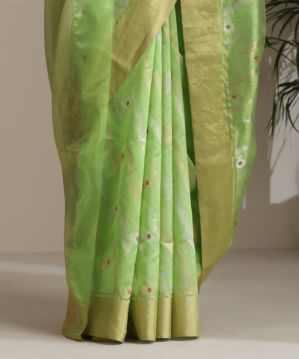 Handloom_Parrot_Green_Pure_Chanderi_Silk_Saree_With_Gold_And_Silver_Jaal_WeaverStory04