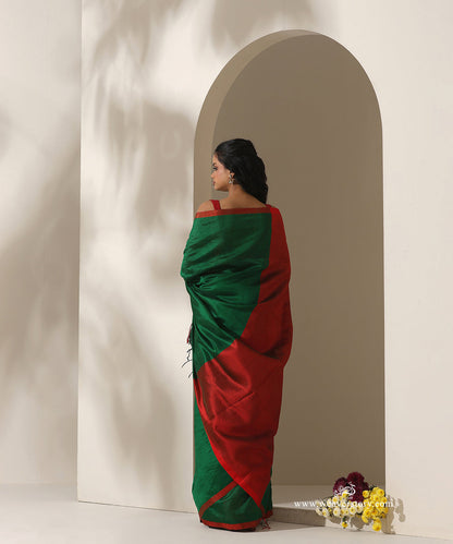 Green_Handloom_Pure_Silk_Chanderi_Saree_With_Red_Selvedge_WeaverStory_03