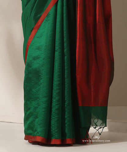 Green_Handloom_Pure_Silk_Chanderi_Saree_With_Red_Selvedge_WeaverStory_04