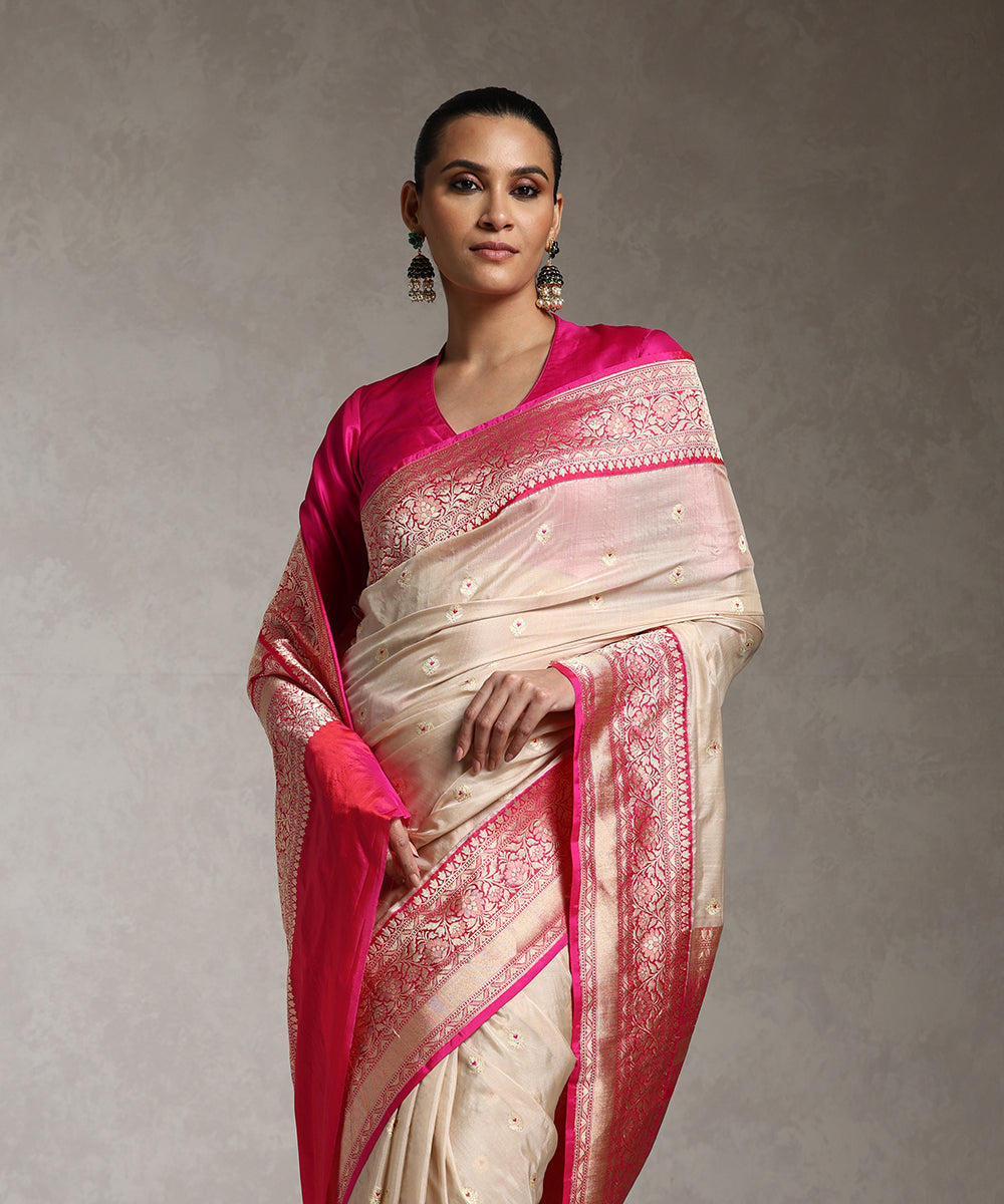 Handloom_Offwhite_Pure_Katan_Silk_Kadhwa_Banarasi_Saree_With_Pink_Kadhiyal_Border_And_Meenakari_WeaverStory_02