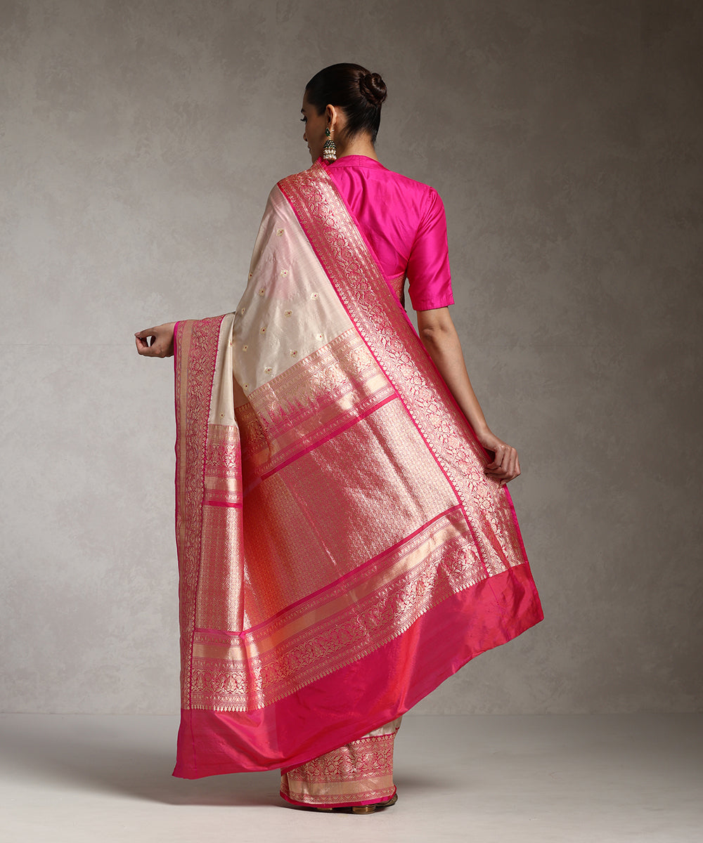 Handloom_Offwhite_Pure_Katan_Silk_Kadhwa_Banarasi_Saree_With_Pink_Kadhiyal_Border_And_Meenakari_WeaverStory_03