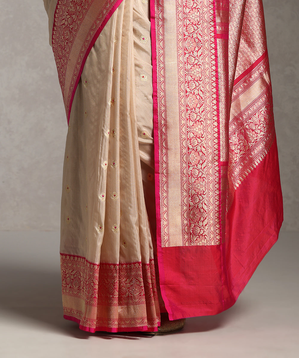 Handloom_Offwhite_Pure_Katan_Silk_Kadhwa_Banarasi_Saree_With_Pink_Kadhiyal_Border_And_Meenakari_WeaverStory_04