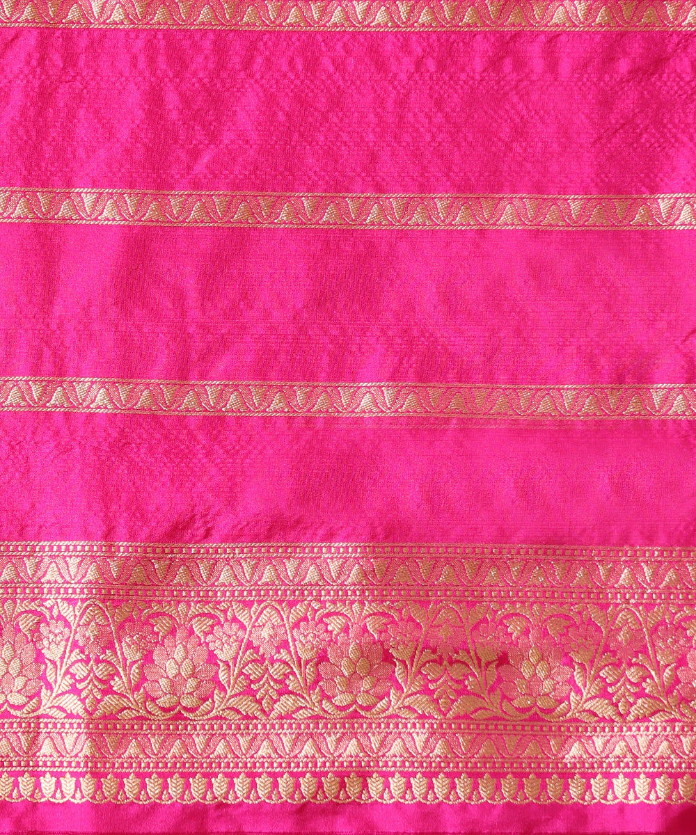 Black_And_Magenta_Handloom_Pure_Tissue_Silk_Banarasi_Saree_With_Pink_Kadhiyal_Border_WeaverStory_05