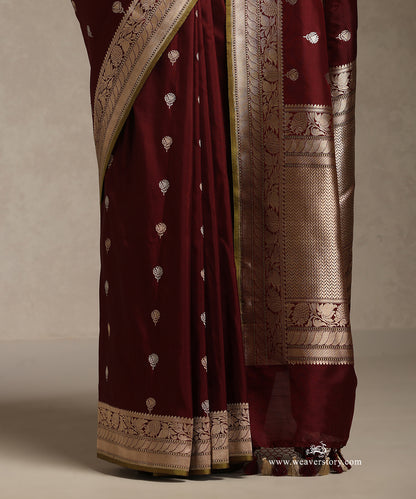 Coke_Brown_Handloom_Pure_Katan_Silk_Banarasi_Saree_With_Kadhwa_Booti_In_Sona_Rupa_Zari_And_Green_Selvedge_WeaverStory_04