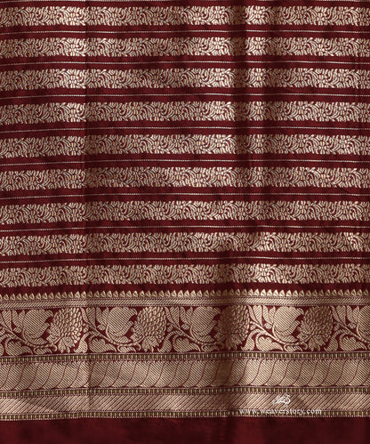 Coke_Brown_Handloom_Pure_Katan_Silk_Banarasi_Saree_With_Kadhwa_Booti_In_Sona_Rupa_Zari_And_Green_Selvedge_WeaverStory_05