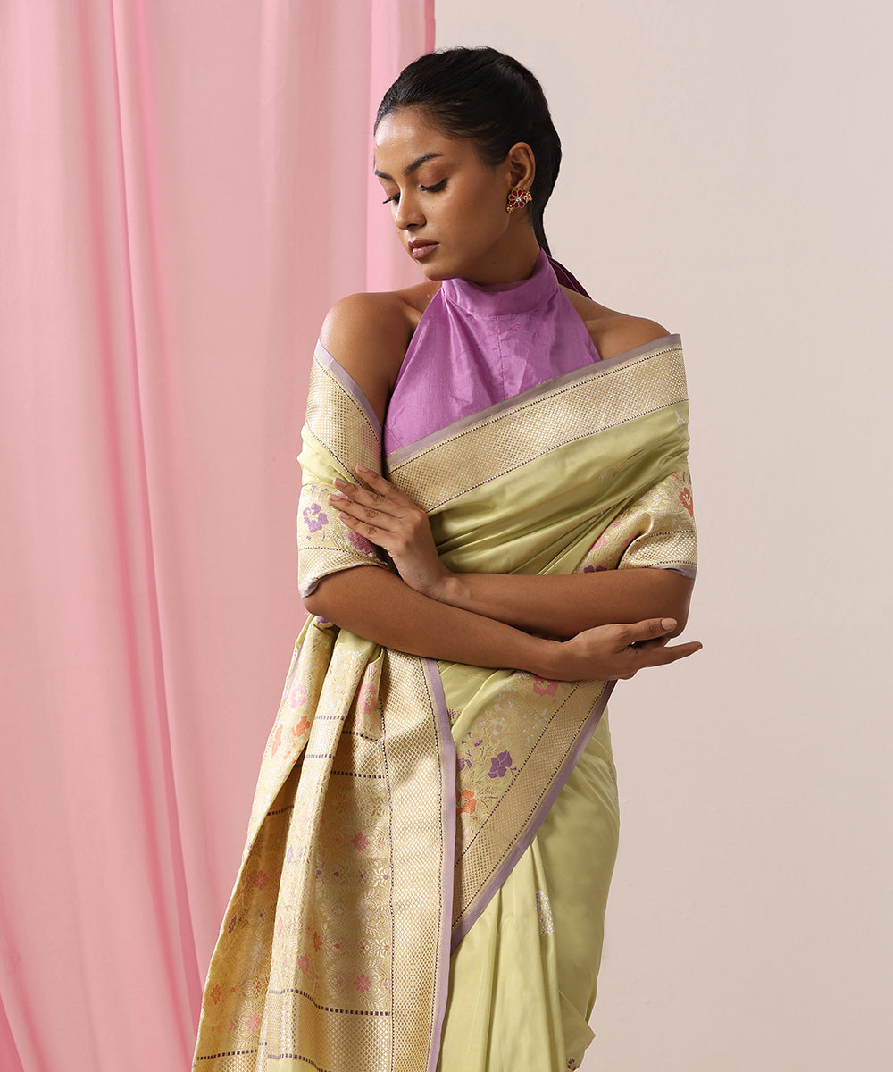Handloom_Light_Green_Pure_Katan_Silk_Banarasi_Saree_With_Floral_Meenakari_Border_And_Lilac_Selvedge_WeaverStory_01