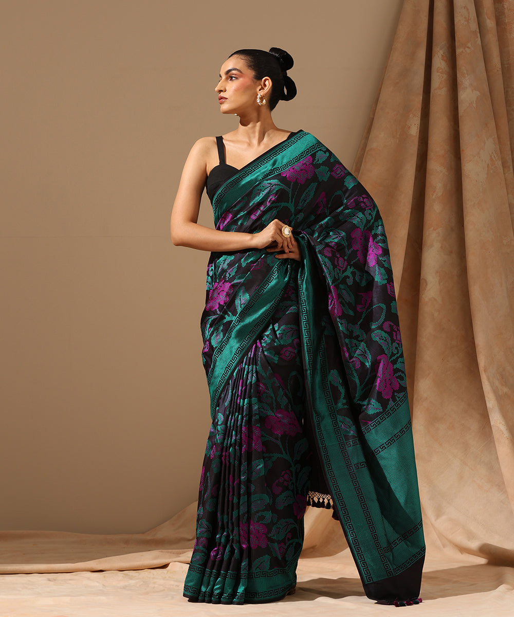 Black_Pure_Satin_Silk_Tanchoi_Saree_All_Over_Floral_Motifs_In_Green_And_Magenta_WeaverStory_02