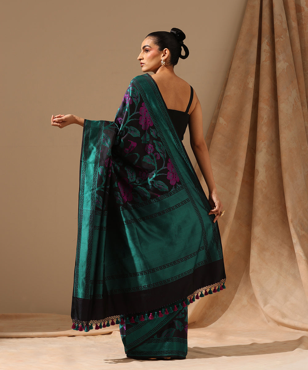 Black_Pure_Satin_Silk_Tanchoi_Saree_All_Over_Floral_Motifs_In_Green_And_Magenta_WeaverStory_03