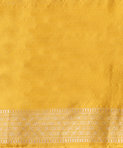 Yellow_Handloom_Pure_Satin_Silk_Kimkhab_Banarasi_Saree_With_Orange_Selvedge_WeaverStory_05