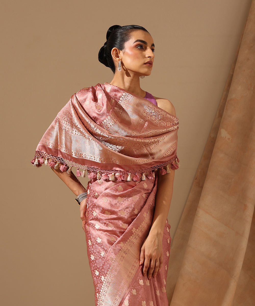 Rose_Pink_Handloom_Pure_Satin_Silk_Tanchoi_Banarasi_Saree_With_Peacock_Motifs_WeaverStory_01