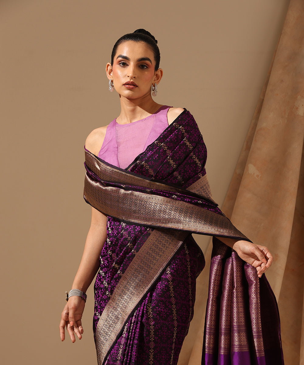 Handloom_Black_And_Magenta_Pure_Satin_Silk_Tanchoi_Banarasi_Saree_With_Zari_Stripes_WeaverStory_01