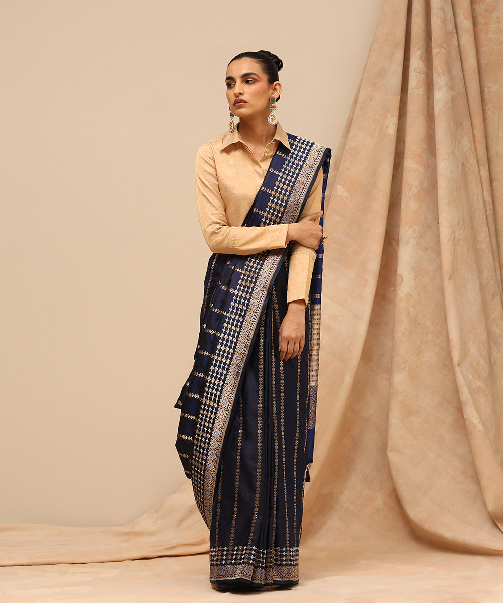 Navy_Blue_Handloom_Pure_Satin_Silk_Tanchoi_Banarasi_Saree_With_Kadhwa_Zari_Motifs_WeaverStory_02
