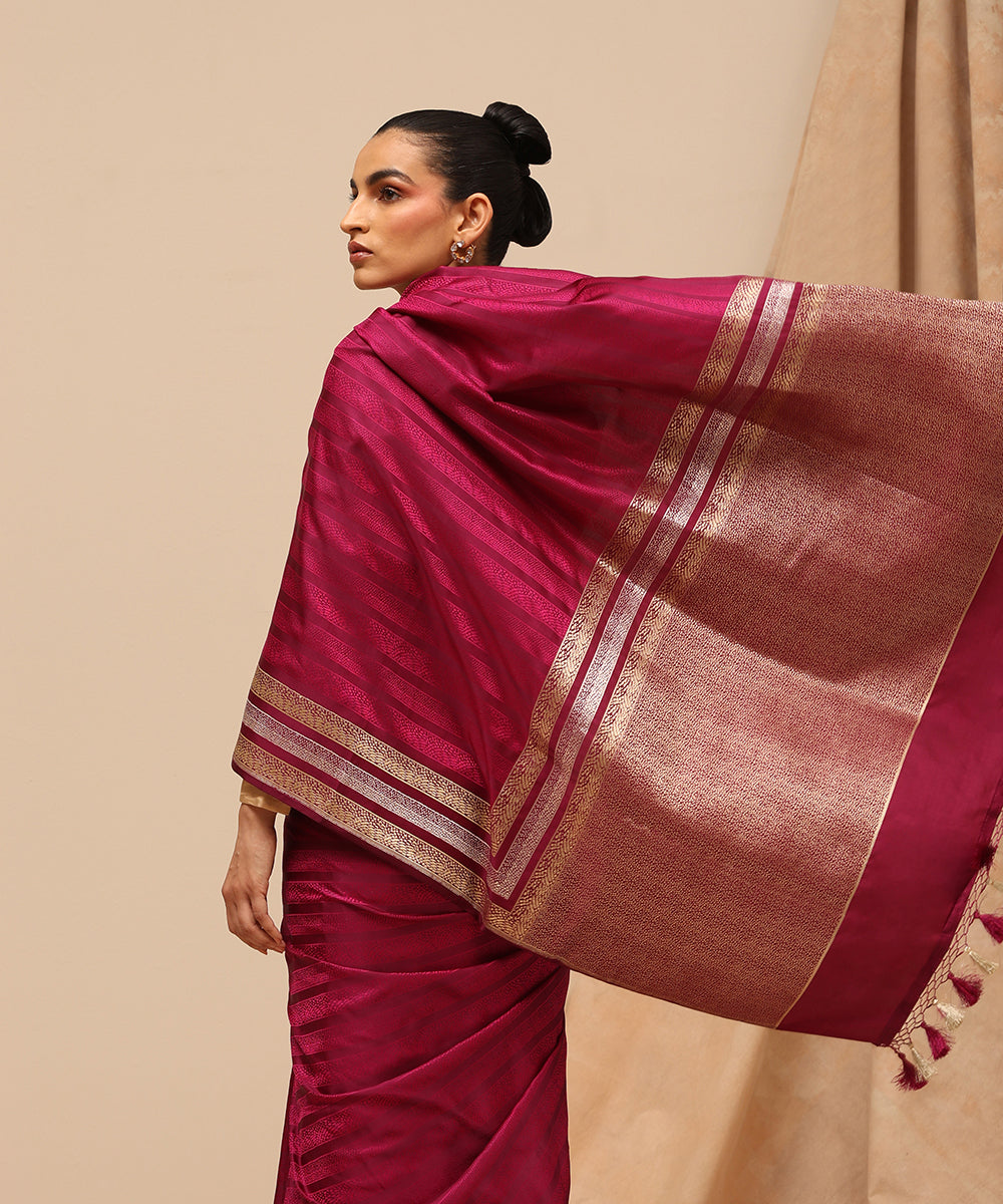 Purple_And_Pink_Handloom_Pure_Satin_Silk_Tanchoi_Banarasi_Saree_With_Zari_Border_WeaverStory_01