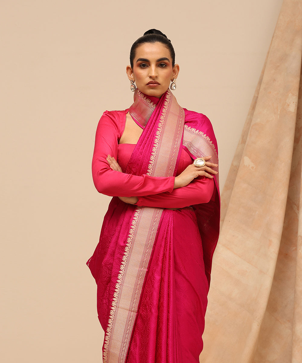 Magenta_Pink_Handloom_Pure_Satin_Silk_Tanchoi_Banarasi_Saree_With_Gold_Zari_Border_WeaverStory_01