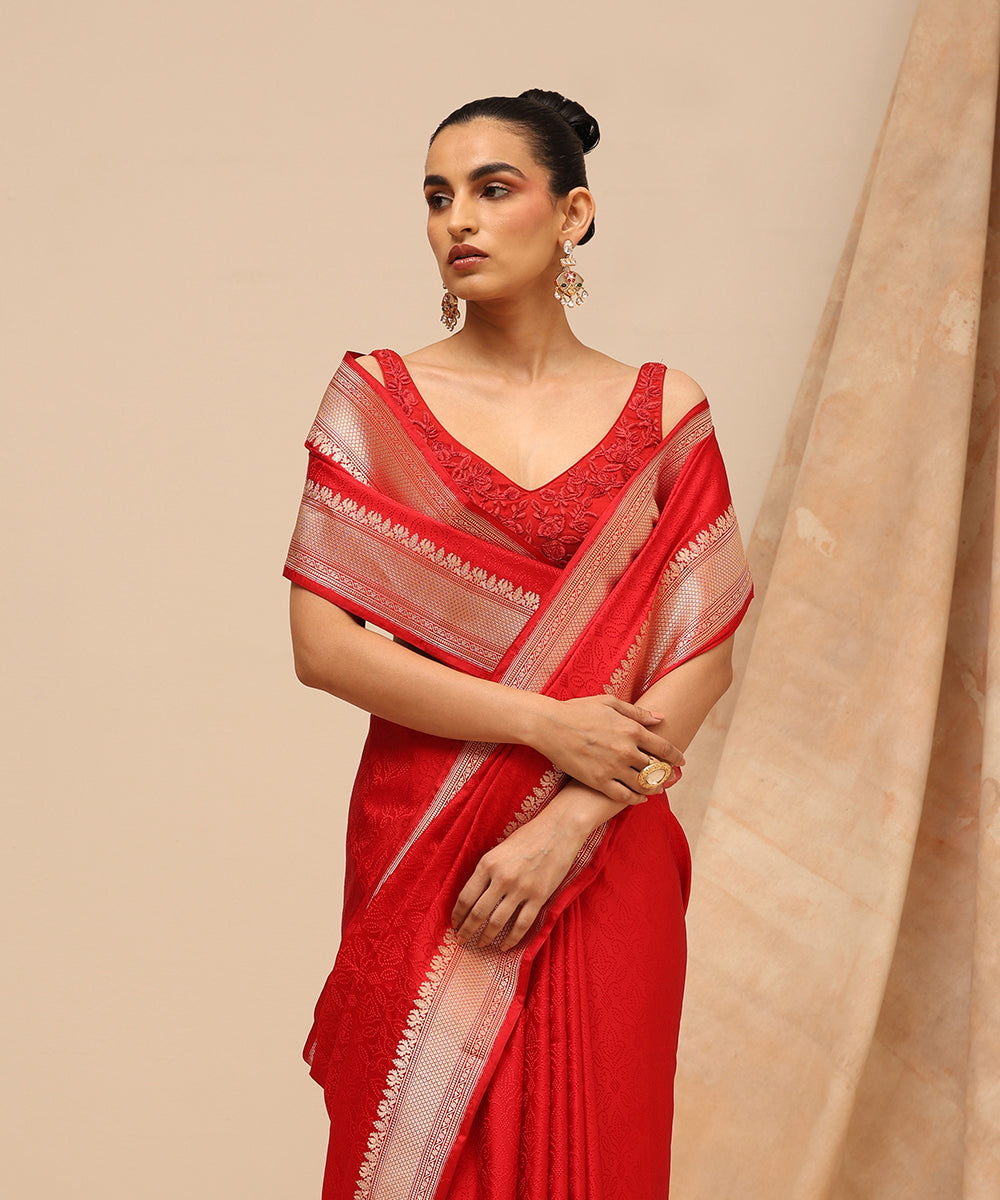 Red_Handloom_Pure_Satin_Silk_Tanchoi_Banarasi_Saree_With_Gold_Zari_Border_WeaverStory_01