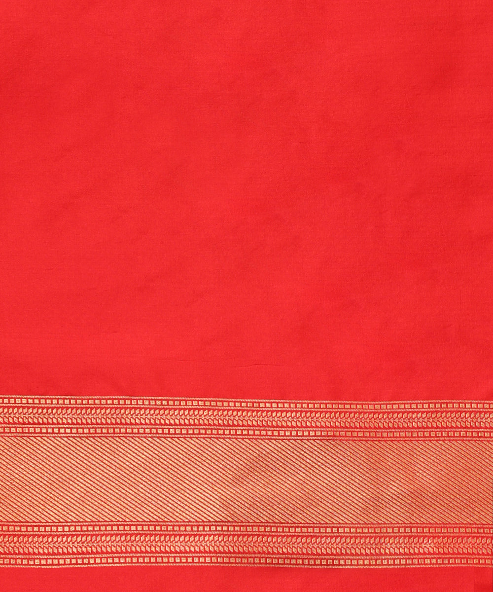 Handloom_Red_Pure_Katan_Silk_Zari_Tanchoi_Banarasi_Saree_With_Contemporary_Design_WeaverStory_05