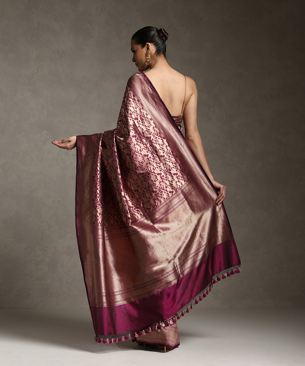 Handloom_Purple_And_Gold_Pure_Katan_Silk_Kimkhab_Banarasi_Saree_With_Abstract_Design_WeaverStory_03