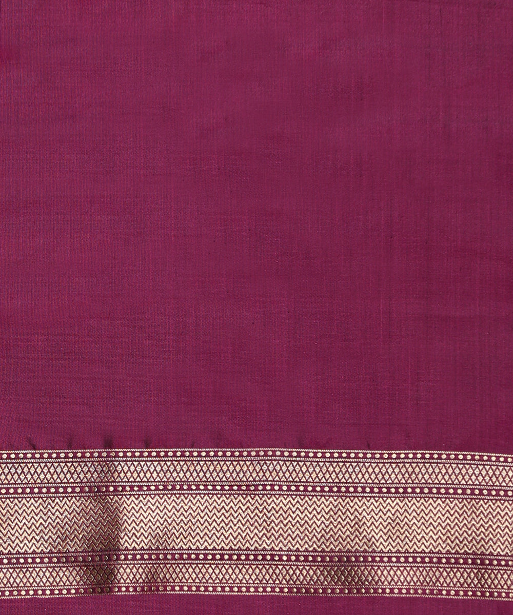 Handloom_Purple_And_Gold_Pure_Katan_Silk_Kimkhab_Banarasi_Saree_With_Abstract_Design_WeaverStory_05