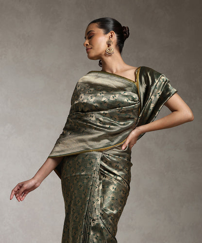 Handloom_Emerald_Green_Pure_Katan_Silk_Zari_Tanchoi_Banarasi_Saree_With_Contemporary_Design_WeaverStory_02