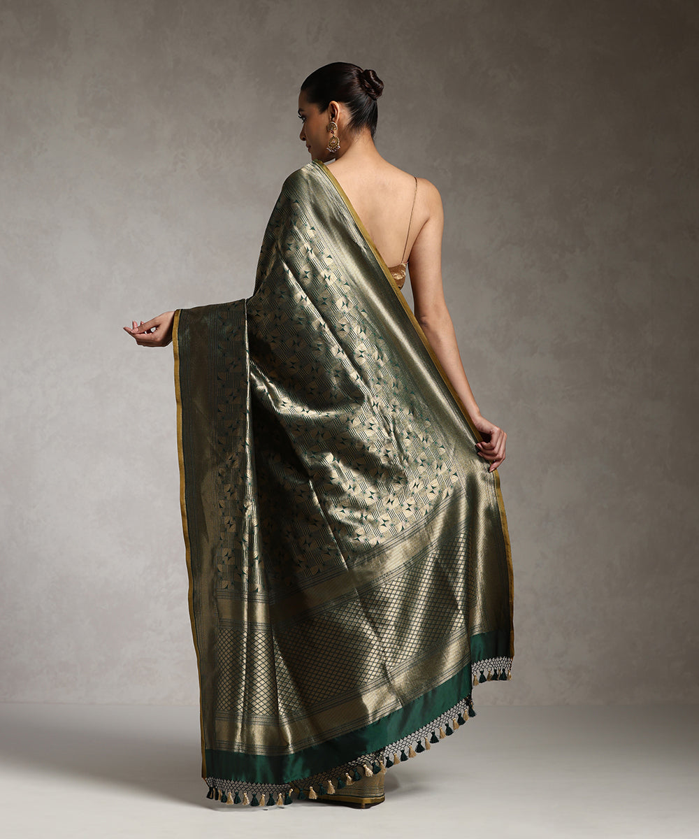 Handloom_Emerald_Green_Pure_Katan_Silk_Zari_Tanchoi_Banarasi_Saree_With_Contemporary_Design_WeaverStory_03