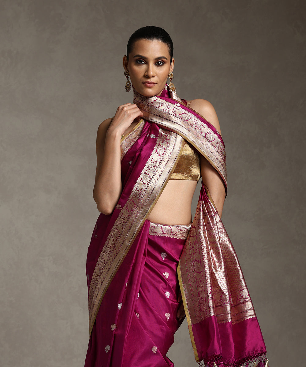 Handloom_Wine_And_Gold_Pure_Katan_Silk_Banarasi_Saree_With_Abstract_Striped_In_Zari_WeaverStory_02