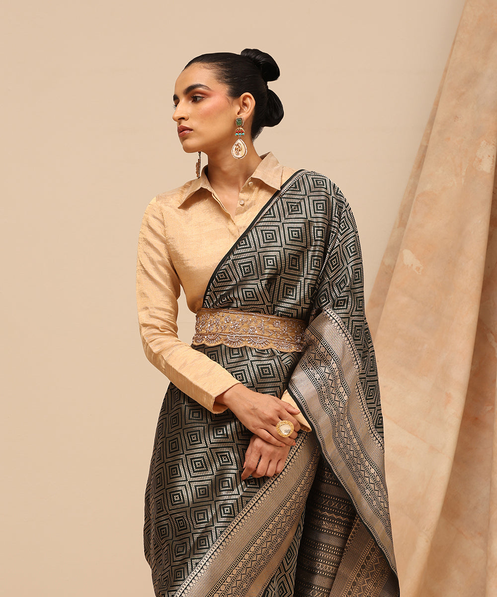 Green_And_Gold_Pure_Katan_Silk_Handloom_Banarasi_Zari_Tanchoi_Saree_With_Contemporary_Design_And_Gold_Zari_Border_WeaverStory_01