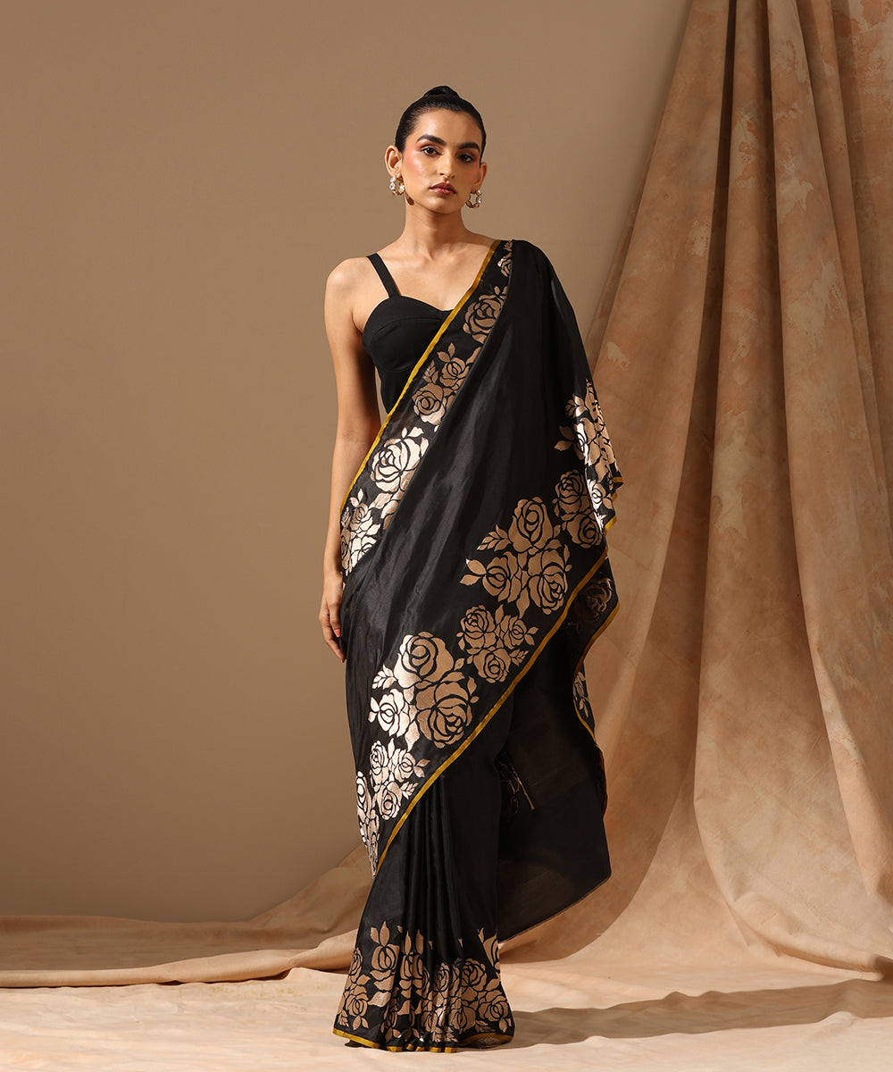 Handloom_Black_Pure_Katan_Silk_Kadhwa_Banarasi_Saree_With_Roses_On_The_Border_WeaverStory_02