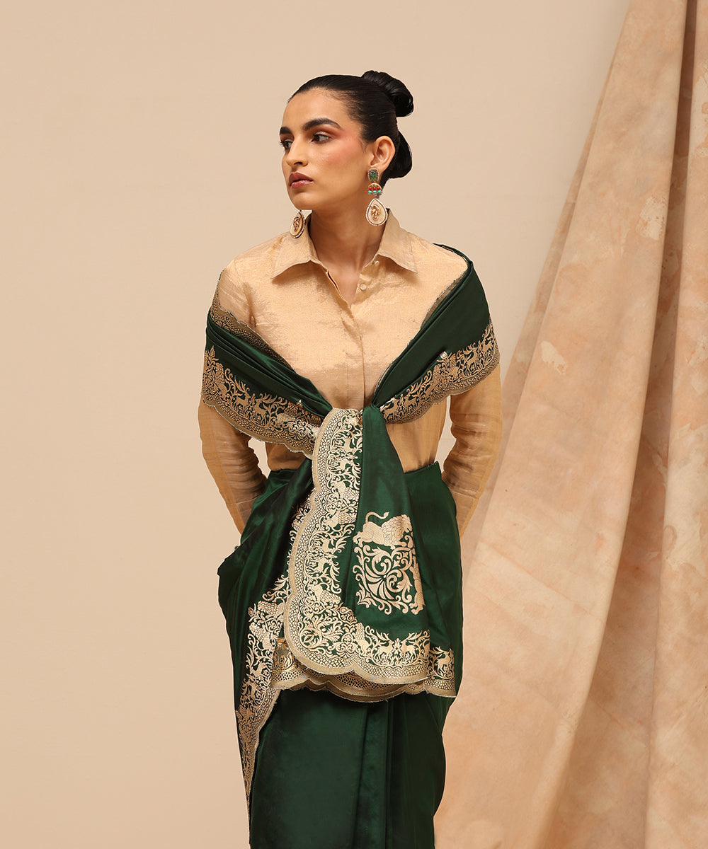 Bottle_Green_Handloom_Pure_Katan_Silk_Banarasi_Saree_With_Scalloped_Shikargah_Border_WeaverStory_01